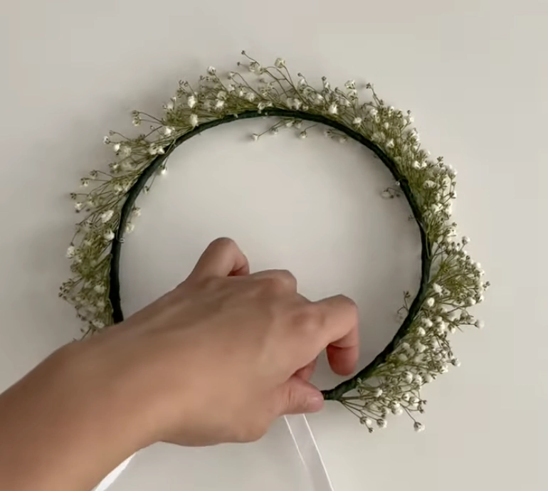Cara Membuat Flower Crown dari Bunga Baby's Breath