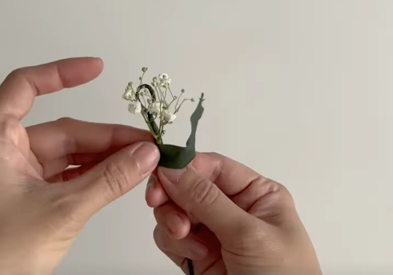 Cara Membuat Flower Crown dari Bunga Baby's Breath
