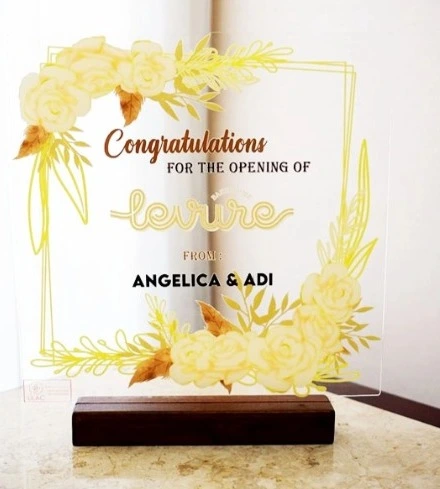Acrylic papan bunga untuk memberikan ucapan yang lebih mewah dan elegan yang ada di Toko bunga Tangerang