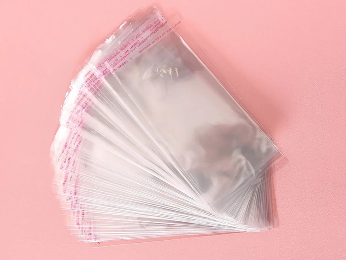 Plastik pembungkus uang