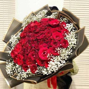 A Hundred of Roses (100 Stems)