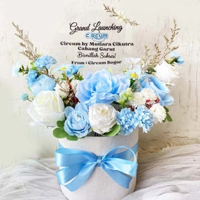 Petals Acrylic Box (Artificial)