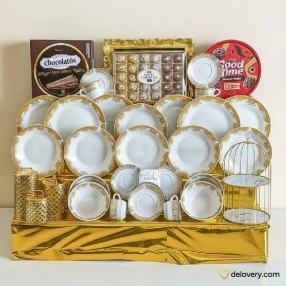 Gilded Pearl Dinner Suite