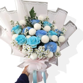 Icy Pom Bouquet