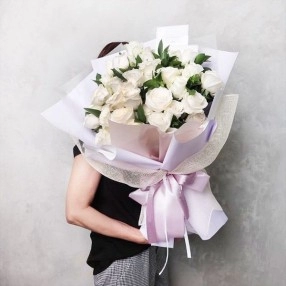Little White Rosy