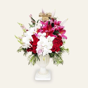 Love Moments in Vase