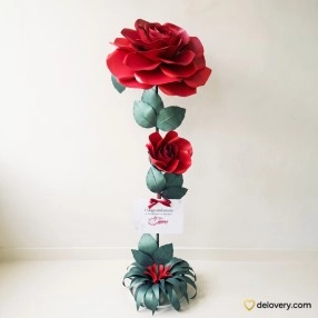 Monas Scarlet Standing