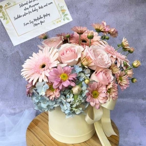 Puff in Blooms