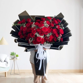 Red Love Roses - 50 Stems
