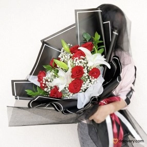 Scarlet Lily Poise