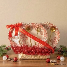 Woven Dining Delight